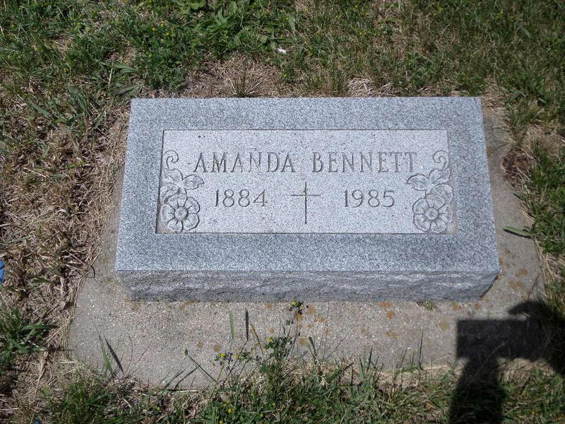 Bennett, Amanda - Monument, DW:02